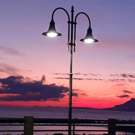 Azzurra Casa Vacanza Вентимилья Экстерьер фото
